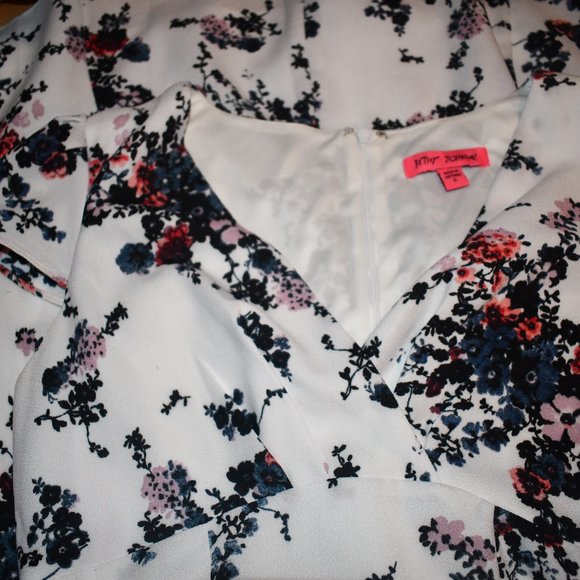 Betsey Johnson Fit & Flare Floral Dress Short Sleeve Size 6 V Neck - Picture 4 of 5